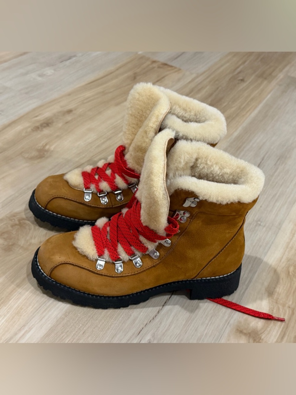 Women’s Shearling-Lined Hiker Boots in Chestnut with Red Laces